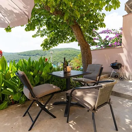 Διαμέρισμα Modern Steps From The Sea,8001 Rabac
