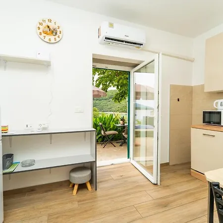 Modern Steps From The Sea,8001 Appartamento *