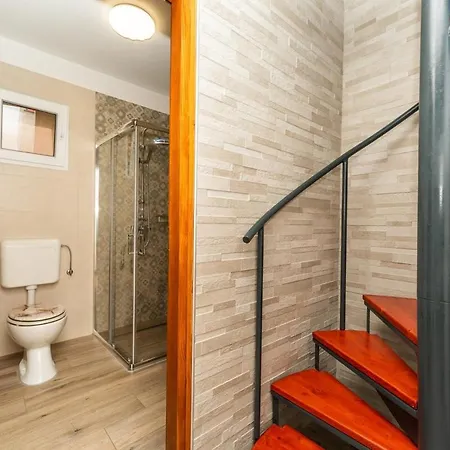 Modern Steps From The Sea,8001