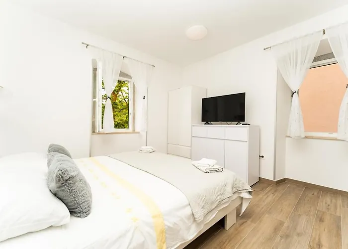 Apartman Modern Steps From The Sea