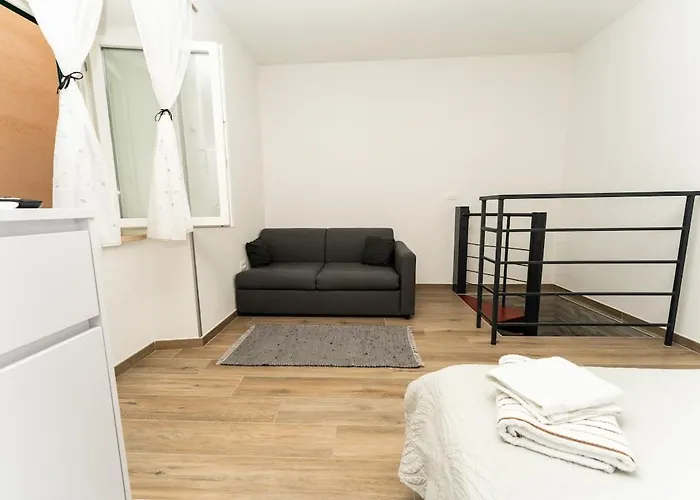 Modern Steps From The Sea *