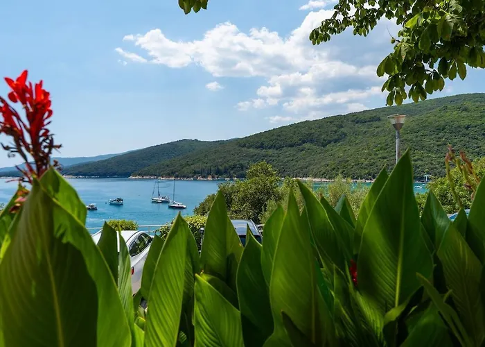 Modern Steps From The Sea Apartman