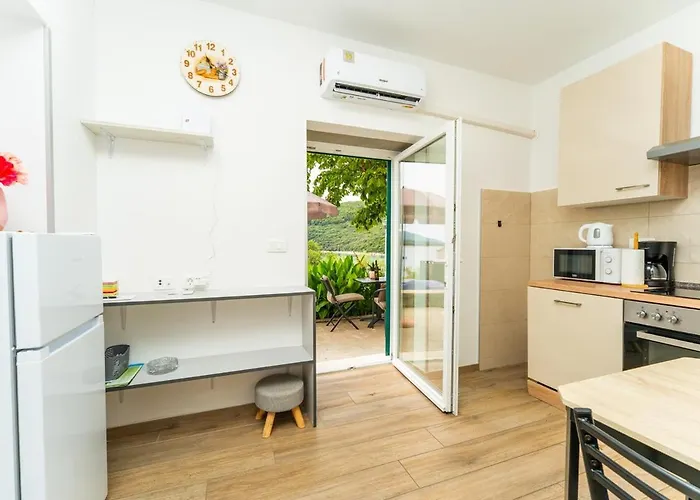 Modern Steps From The Sea,8001 Appartamento *