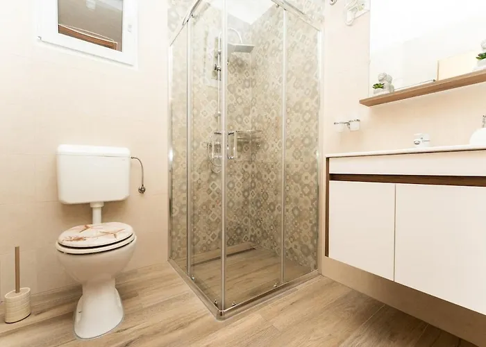 Modern Steps From The Sea Appartement Rabac